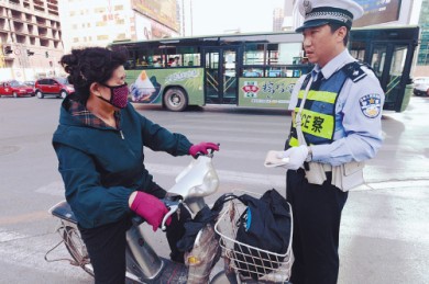 电动车闯红灯，扣分罚款多少钱